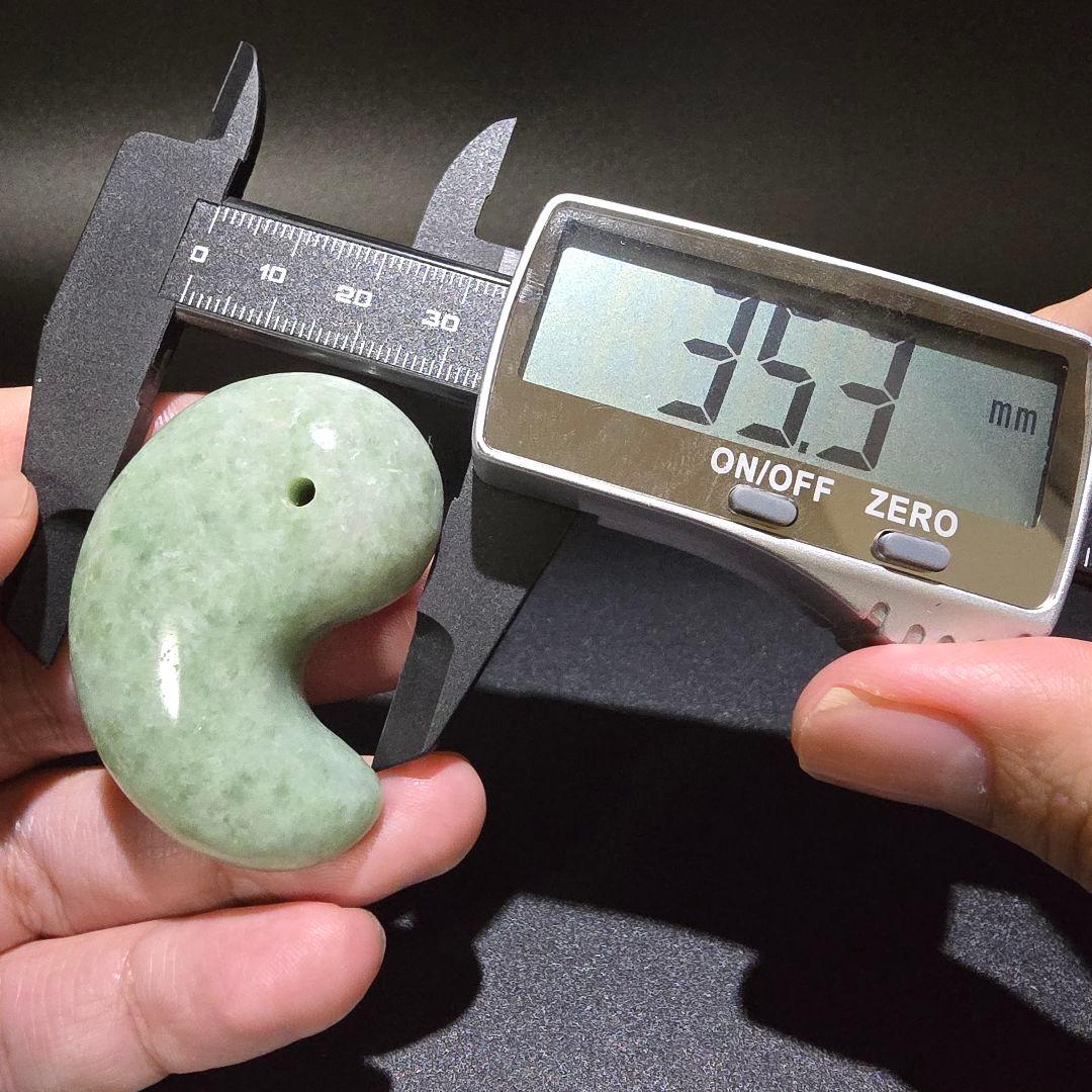 3 翡翠　天然　大型　勾玉　天然石　レア物　ヒスイ　天然石　鉱物　勾玉