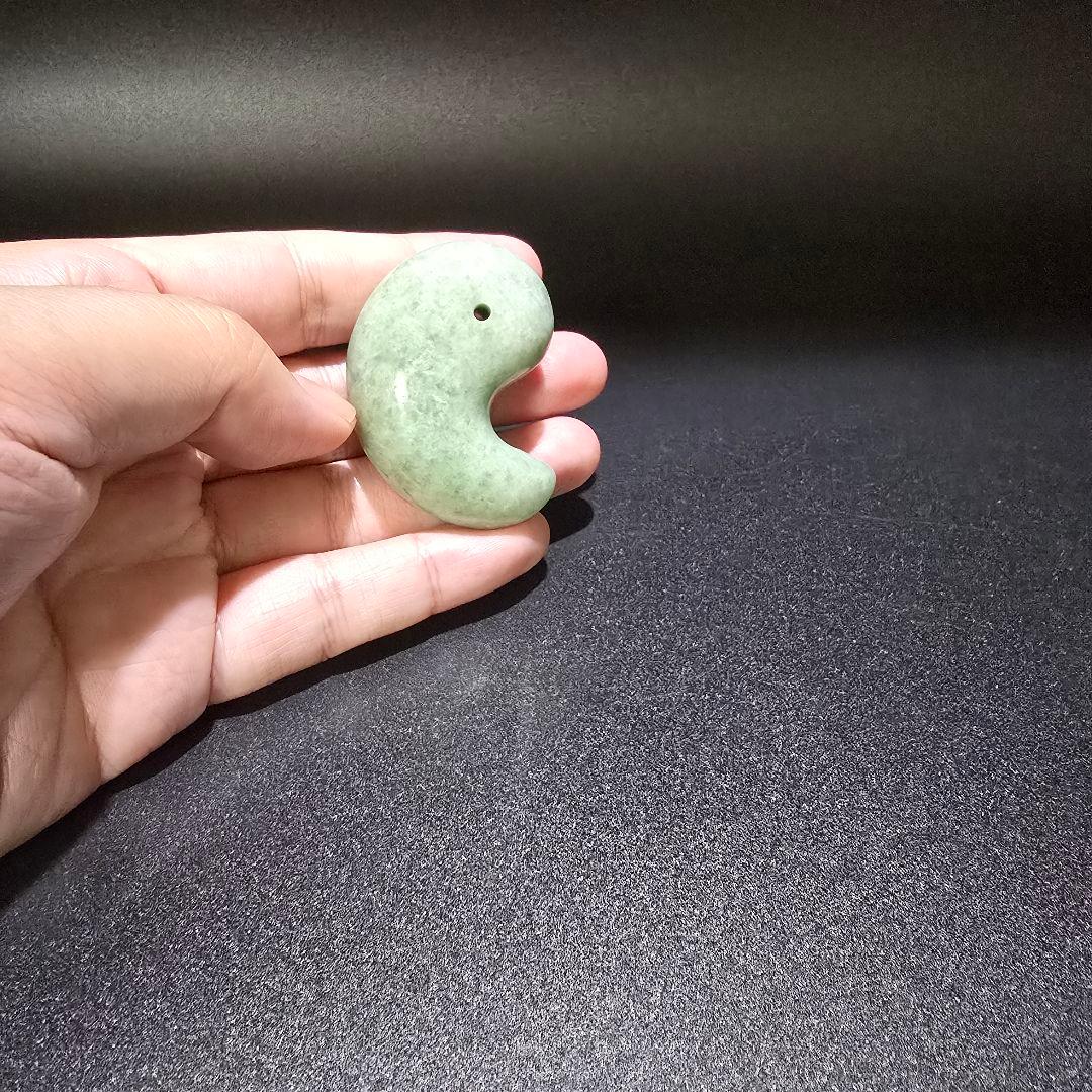 3 翡翠　天然　大型　勾玉　天然石　レア物　ヒスイ　天然石　鉱物　勾玉