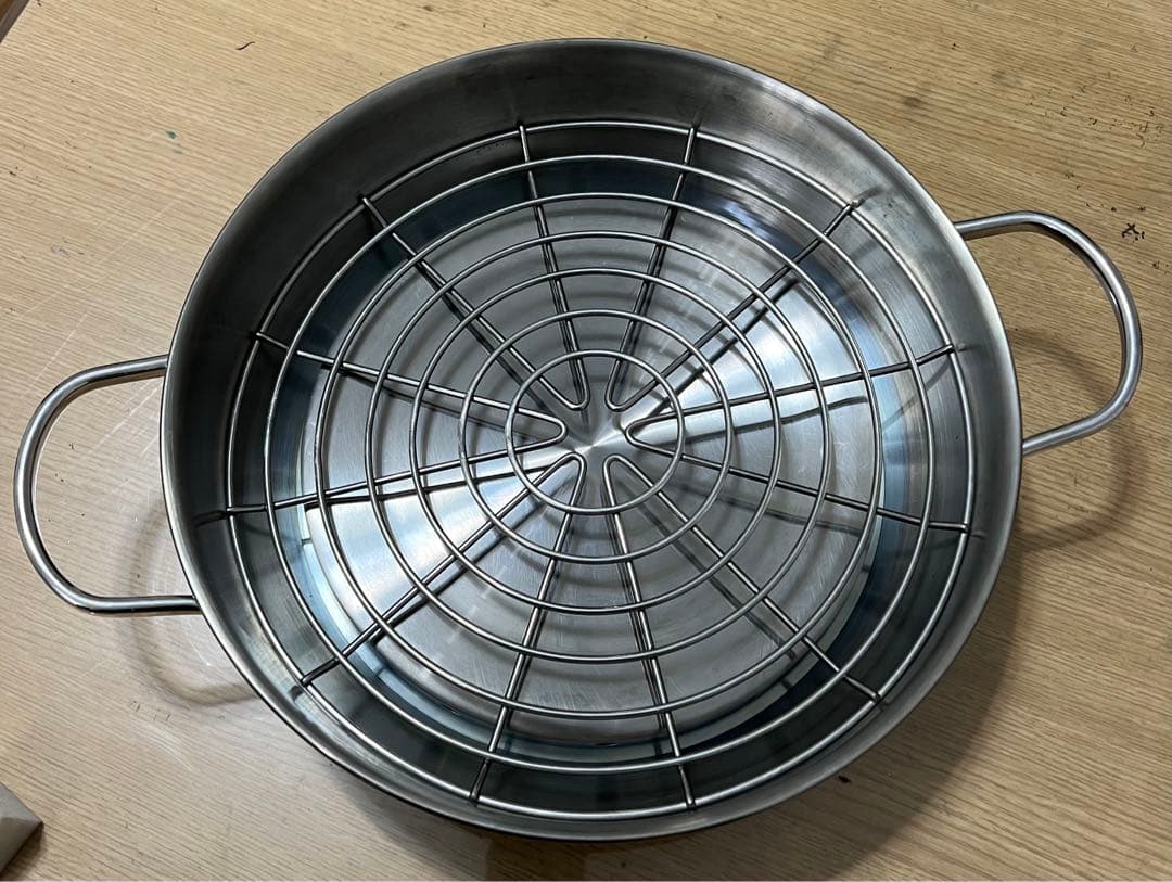 ①ツヴィリングJ.A.ヘンケルス IH対応 ② staub ストウブ 蒸し器