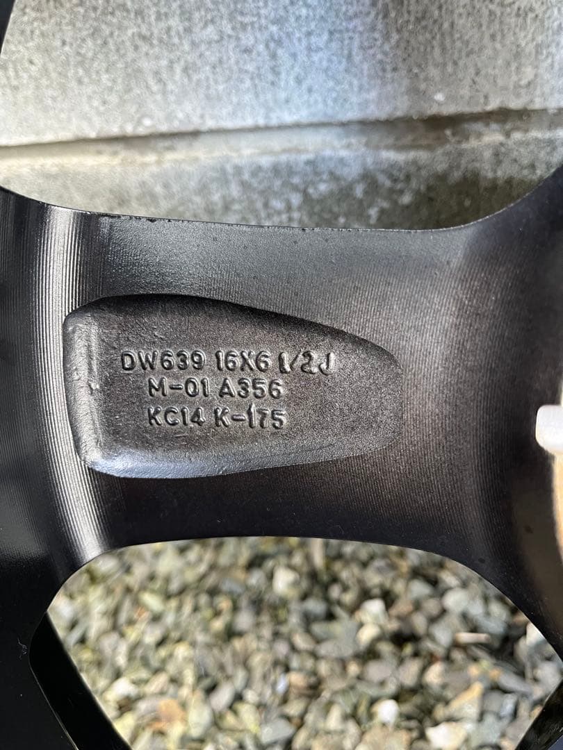 ① Oops　ヴェゼル　215/60R/16 ウィンターマックス02