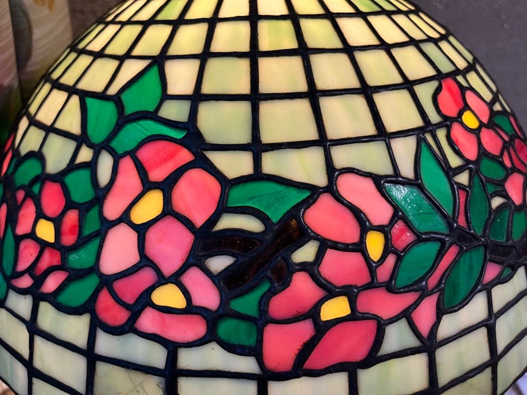 超大型　ヴィンテージステンドグラス花柄ランプ　グリーンカラー　高さ５７センチ程。