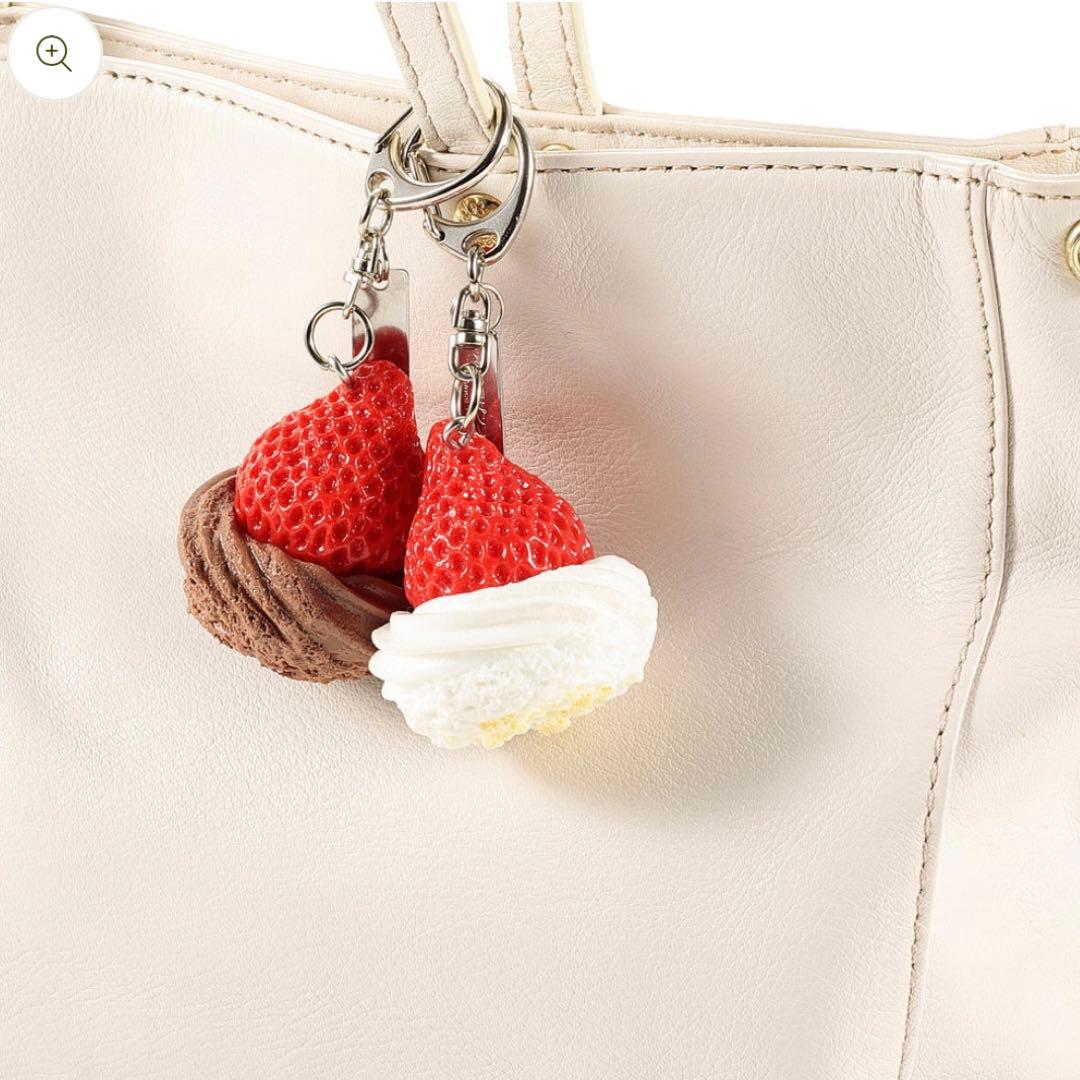 食品サンプル　いちごチョコっとミラー＆キーリングチョコケーキ、マカロンのいちご