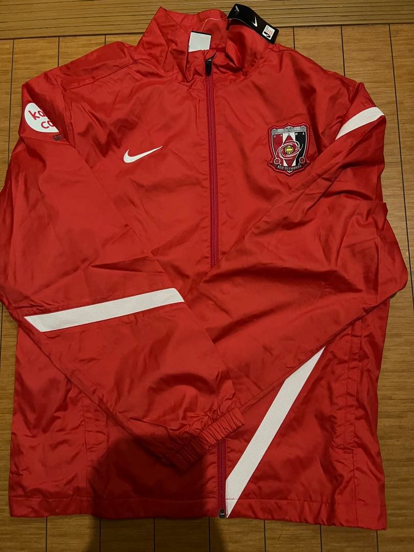 ナイキ　浦和レッズ　ウインドブレーカー