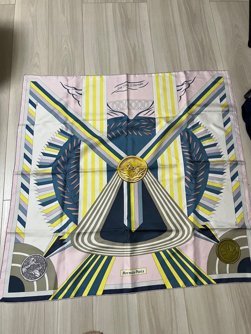 【エルメス】幾何学模様 シルクスカーフ　約90cm✖︎90cm