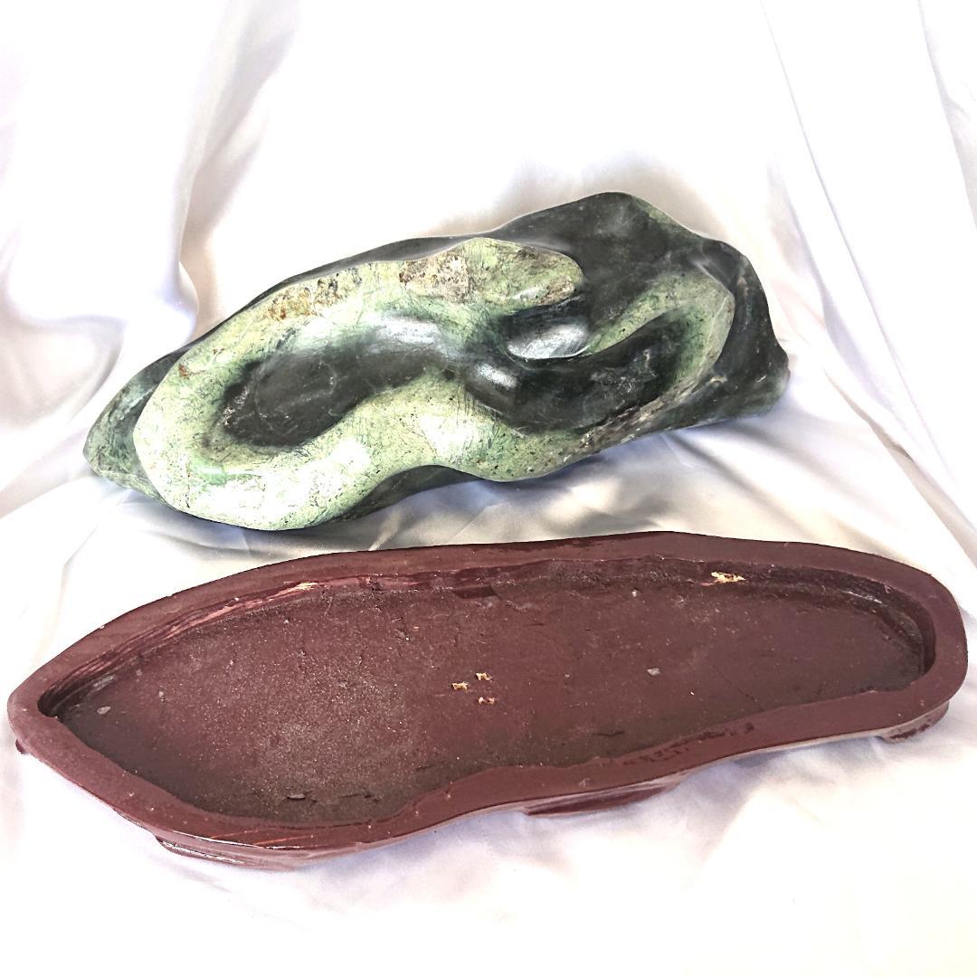 天然石愛石家放出品、美石縁起物の蛇石です。鑑賞台付き　蛇紋石　観賞石