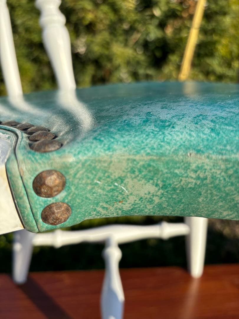 飛騨家具　WINDS太平 白いダイニングチェア② ウィンザーチェア　鋲打ち