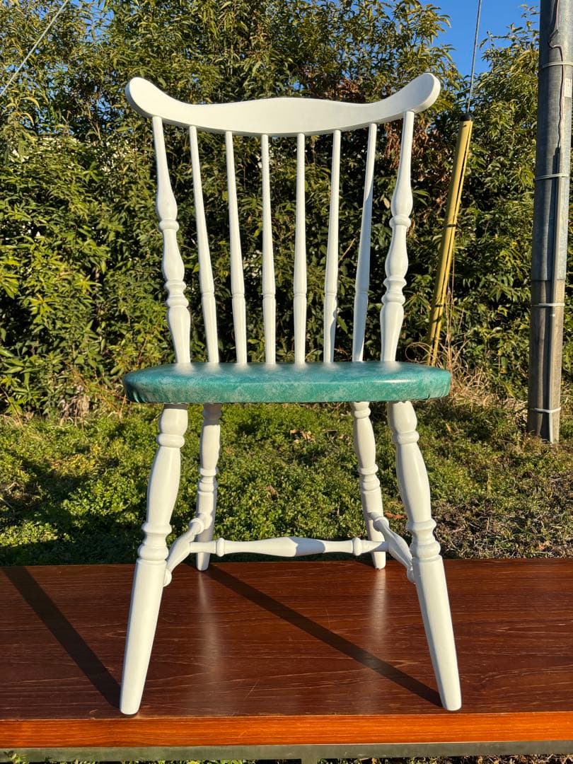 飛騨家具　WINDS太平 白いダイニングチェア② ウィンザーチェア　鋲打ち