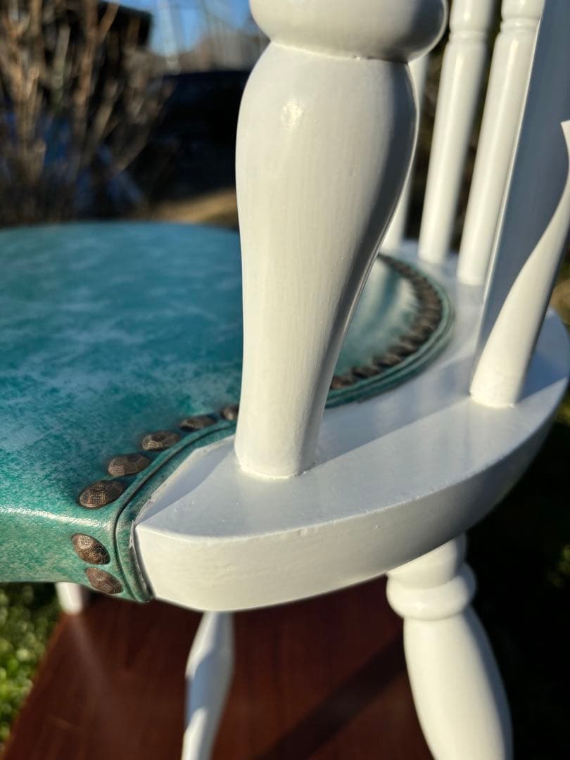 飛騨家具　WINDS太平 白いダイニングチェア② ウィンザーチェア　鋲打ち