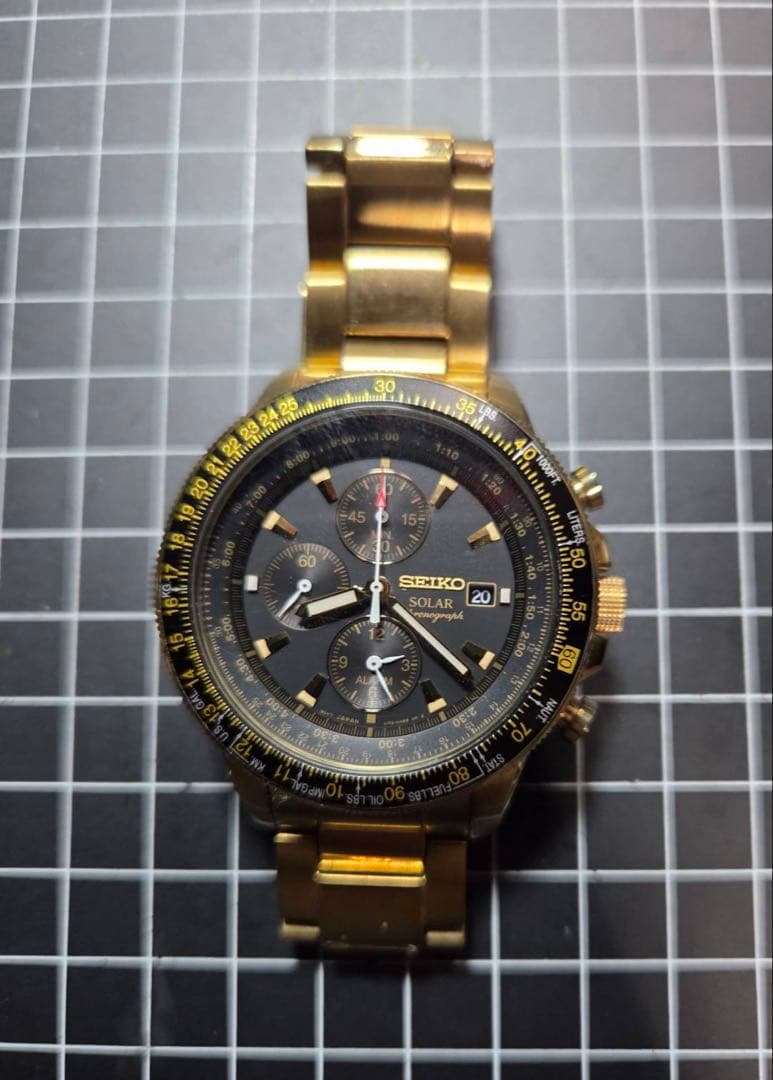 SEIKO SOLAR クロノグラフ ゴールド/ブラック