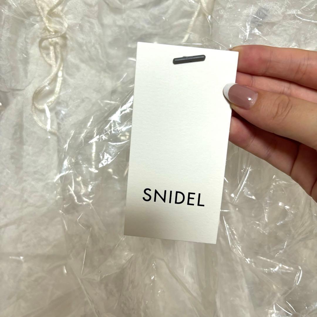 新品タグ付　SNIDEL シアーシャーリングブラウス　ホワイト