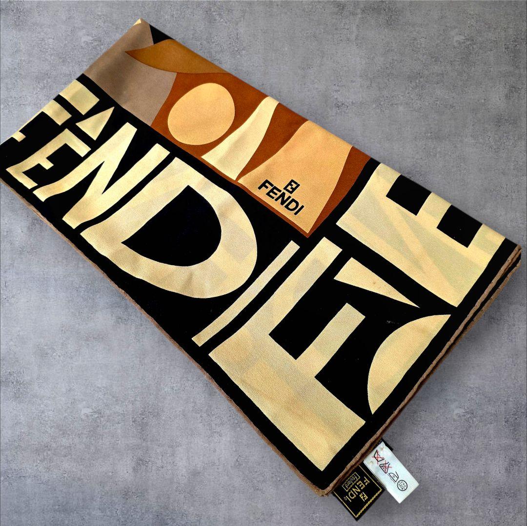 美品 FENDI ロゴ シルクスカーフ