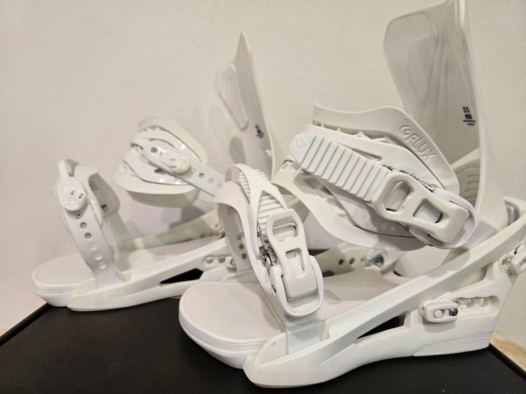 FLUX DS 23-24モデル White スノーボードビンディング