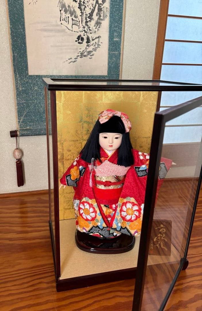 市松人形 正絹着物　公司作　ケース付伝統工芸品　日本人形赤い花柄 着物