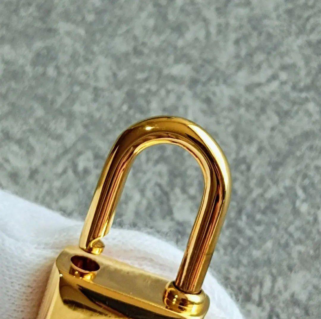 美品【LOEWE ロエベ】カデナ 南京錠 パドロック ☘バッグのアクセントに☘