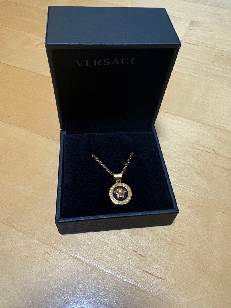国内正規品　VERSACE ヴェルサーチェ　メドゥーサネックレス　ゴールド