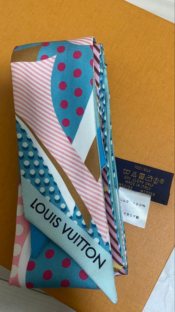 LOUIS VUITTON シルクスカーフ
