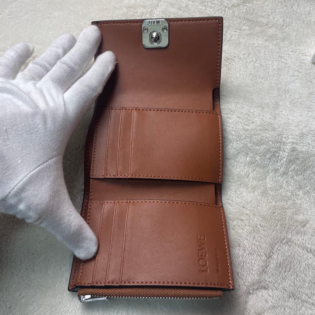 極美品 LOEWE ロエベ トライフォールドウォレット 三つ折り財布 ブラウン