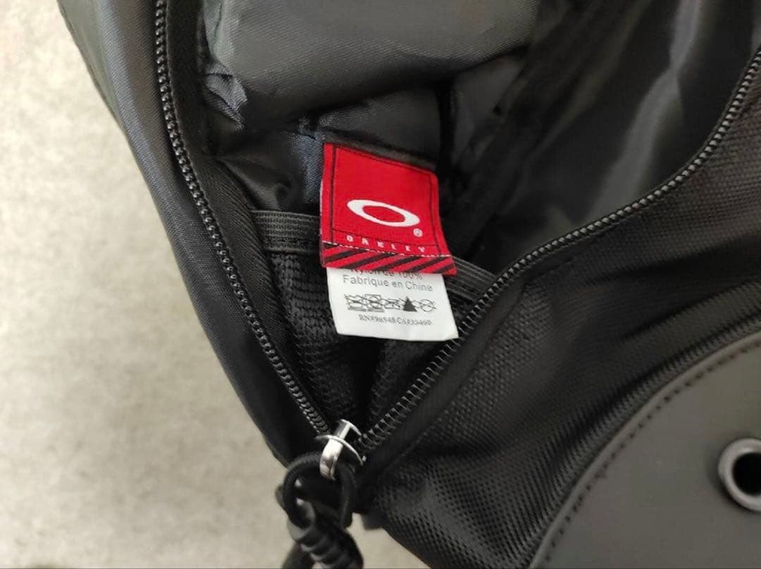 OAKLEY オークリー 00s Y2K ワンショルダーバッグ ボディバッグ