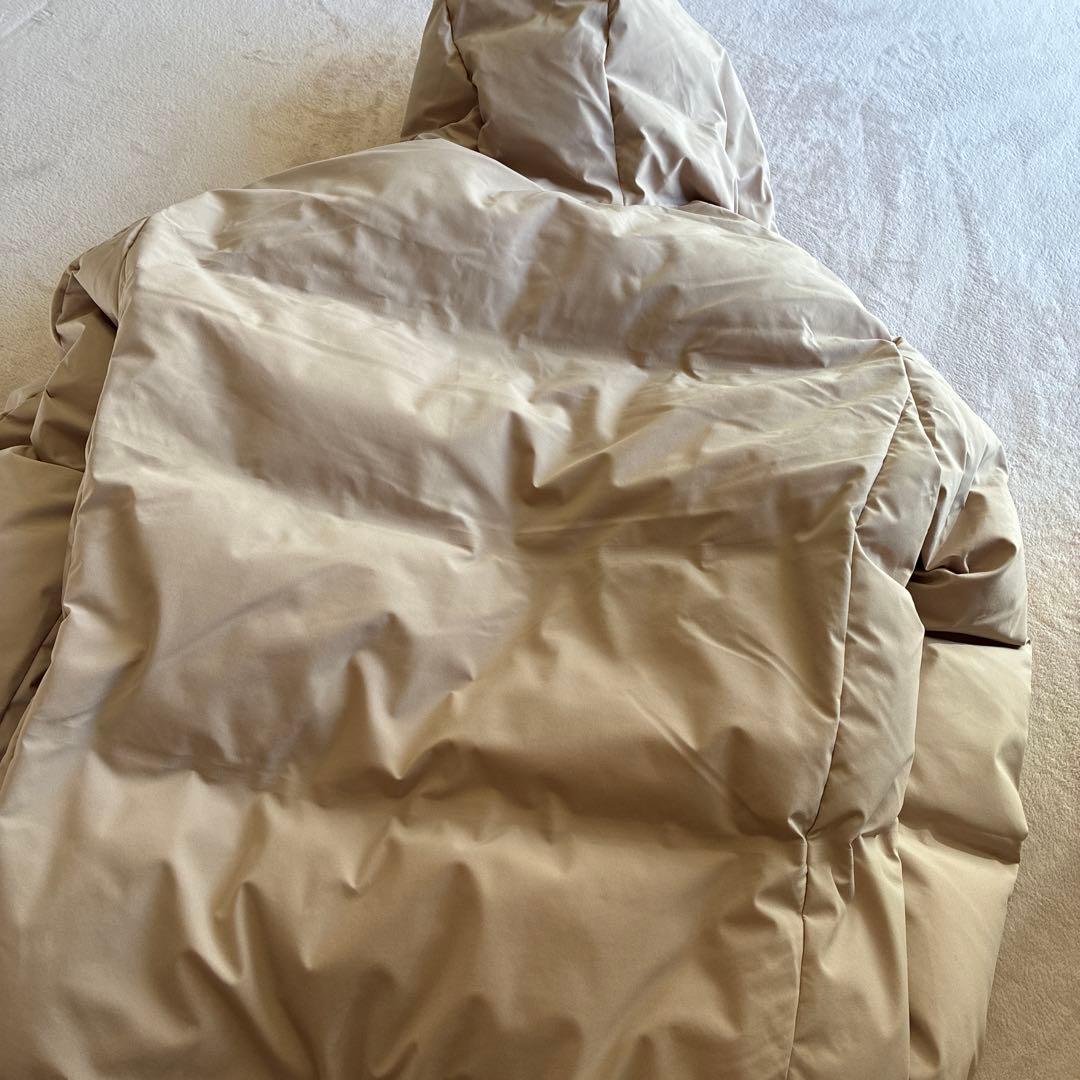 ユニクロ　シームレスダウンパーカ　ベージュ　美品