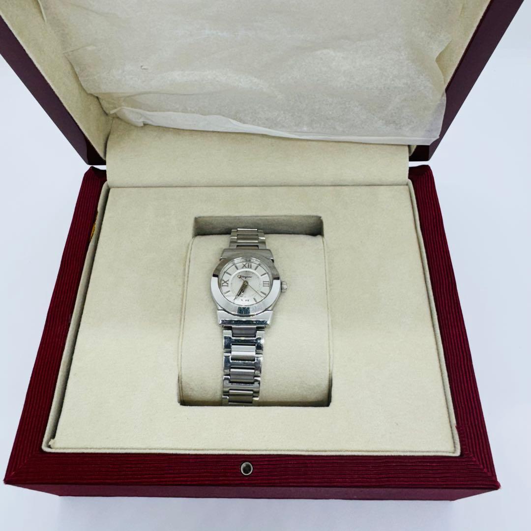 ✨Ferragamo✨フェラガモ✨ガンチーニ✨シルバー文字盤クォーツ✨腕時計✨