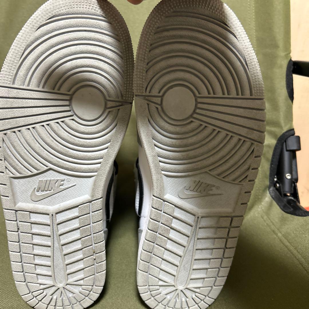 エアジョーダン1 MID Light Smoke Grey