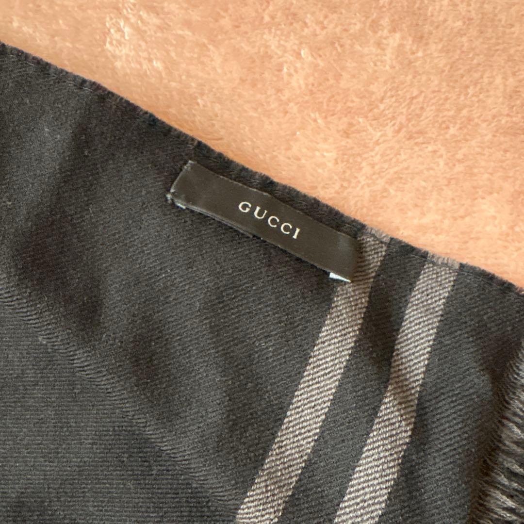 GUCCI マフラー　ブラック　ロゴマフラー(おまけの巾着付)