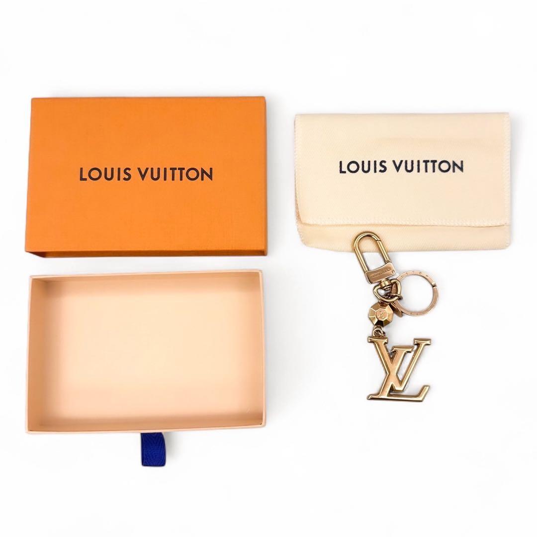 極美品 箱付き ルイヴィトン LV ファセット キーホルダー ロゴ キーチャーム