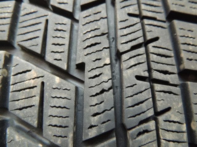 T563　165/65R15　ヨコハマ　スタッドレス　4本　トレッド面に小傷有り