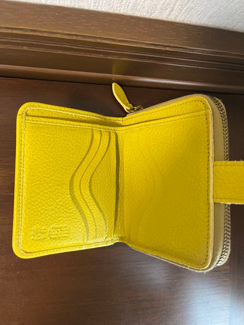 IL BISONTE 財布 コンパクト二つ折り 小銭入れ付き ミニ財布