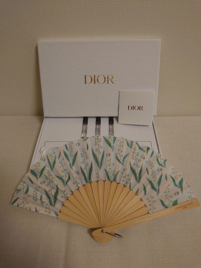 Dior プラチナ会員限定ノベルティ２セット（ヘアブラシのセット、扇子のセット）