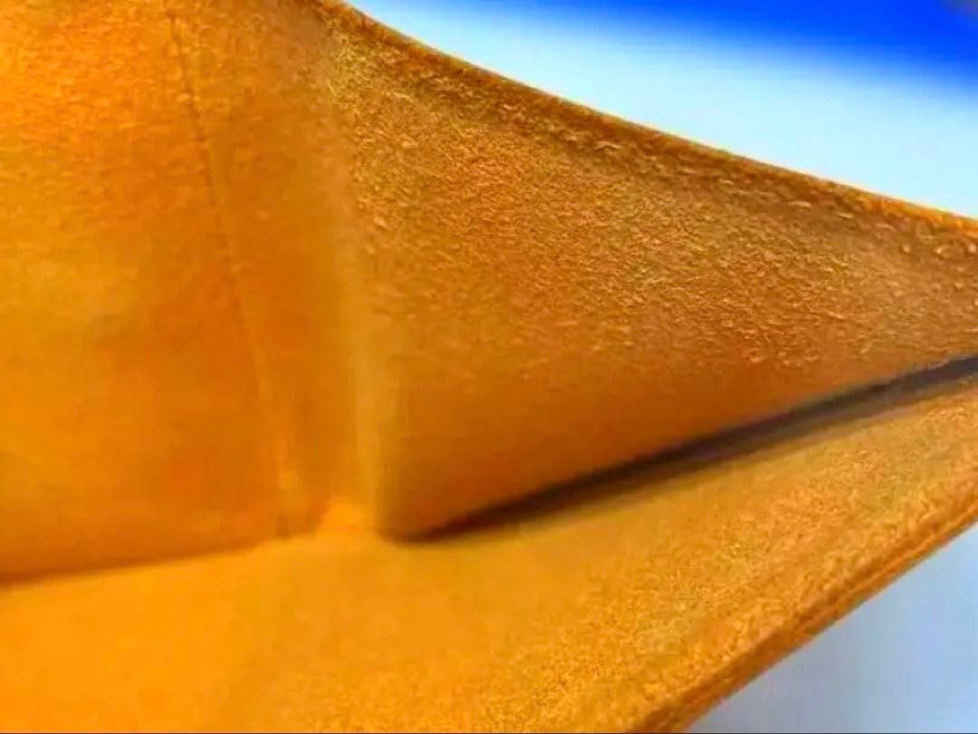 IL BISONTE 二つ折り財布 ハンドタオル付き