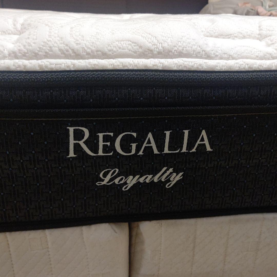 極美品キングスダウンロイヤリティ　ダブルマットレス