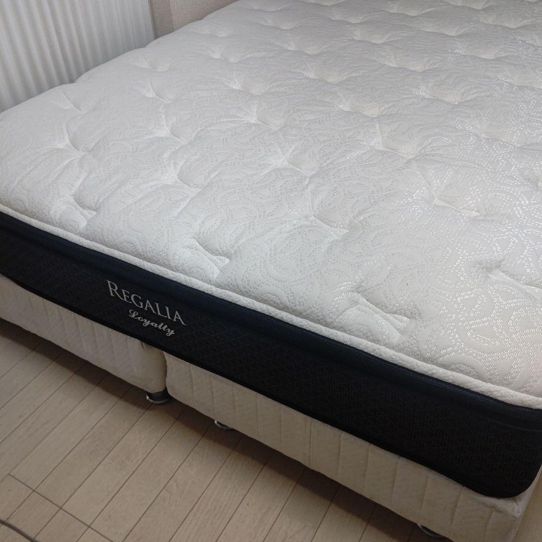 極美品キングスダウンロイヤリティ　ダブルマットレス