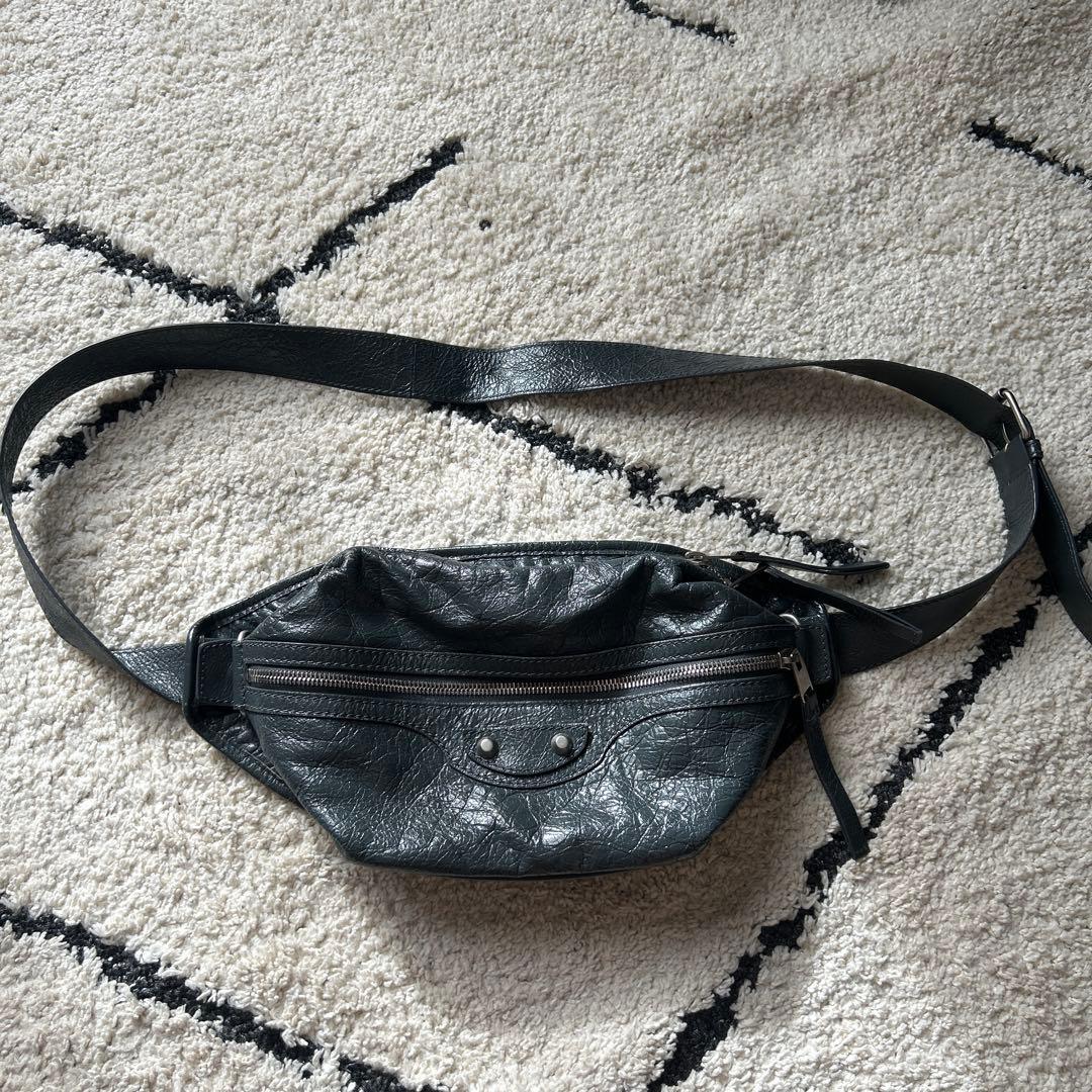 BALENCIAGA ネイビー　ボディバッグ