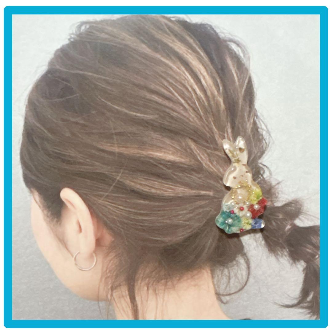 No 902 ⌘ 振り向きうさぎレジンヘアゴム ⌘ ♪(๑ᴖ◡ᴖ๑)♪