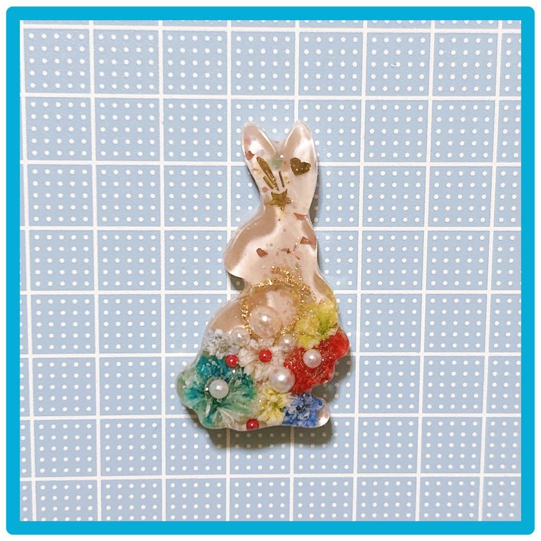 No 902 ⌘ 振り向きうさぎレジンヘアゴム ⌘ ♪(๑ᴖ◡ᴖ๑)♪