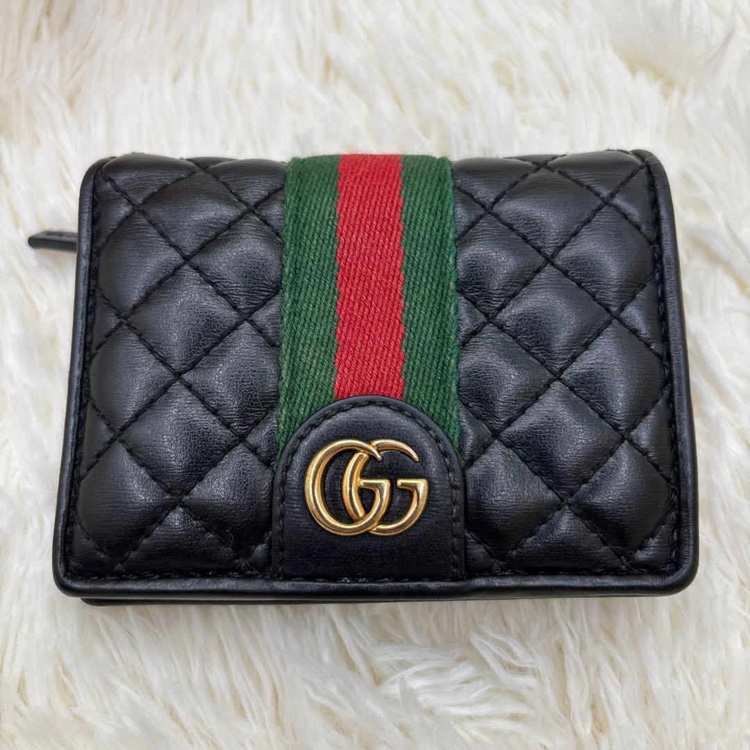 美品✨GUCCI 二つ折り財布 キルティング シェリーライン GGマーモント