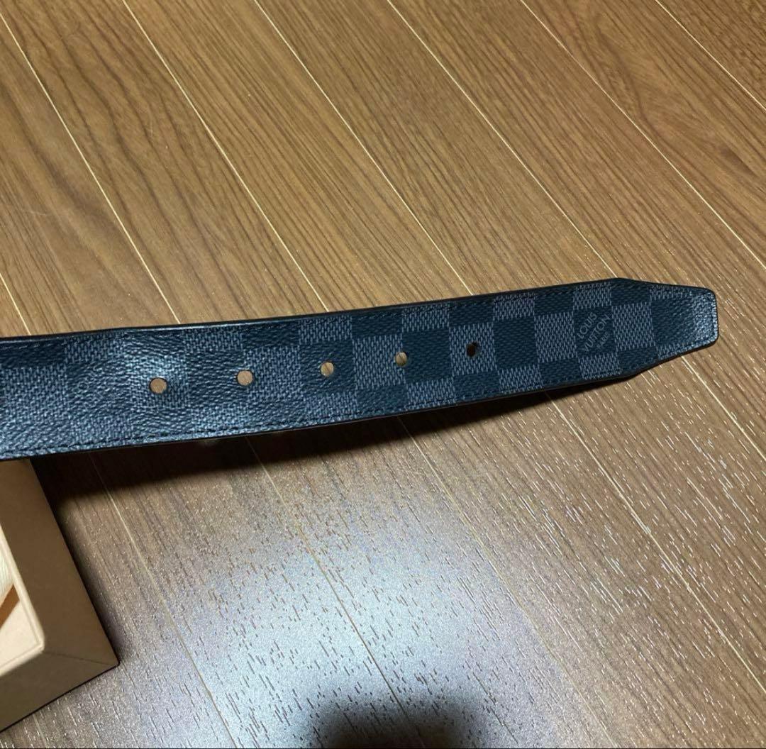 LOUIS VUITTON ダミエパターン　ブラックベルト、シルバーバックル付き