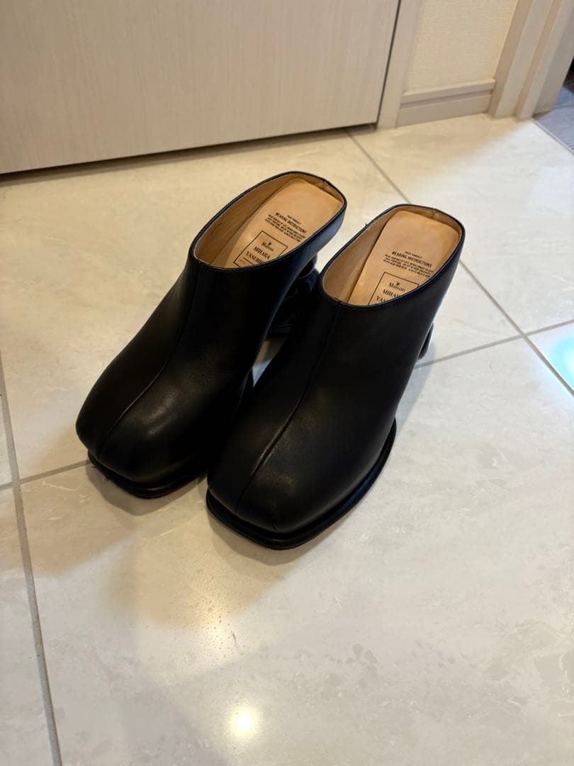 Maison Mihara Yasuhiro ブラックハイヒール