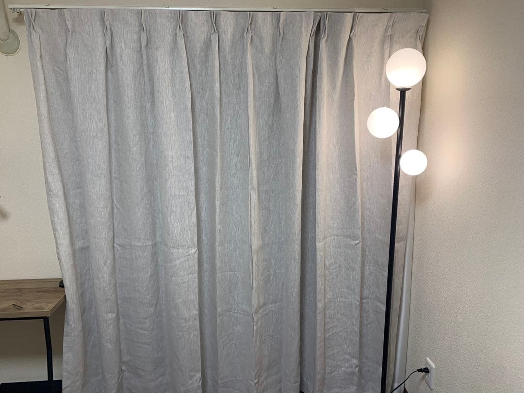 ライトグレー プリーツカーテン