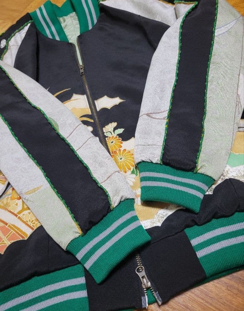め1223着物リメイク正絹古布黒留袖江戸褄ヴィンテージスカジャンハンドメイド