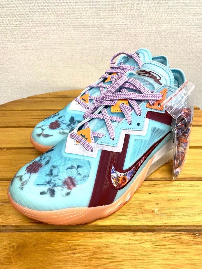 シューズ(男性用) NIKE LEBRON XVIII LOW \