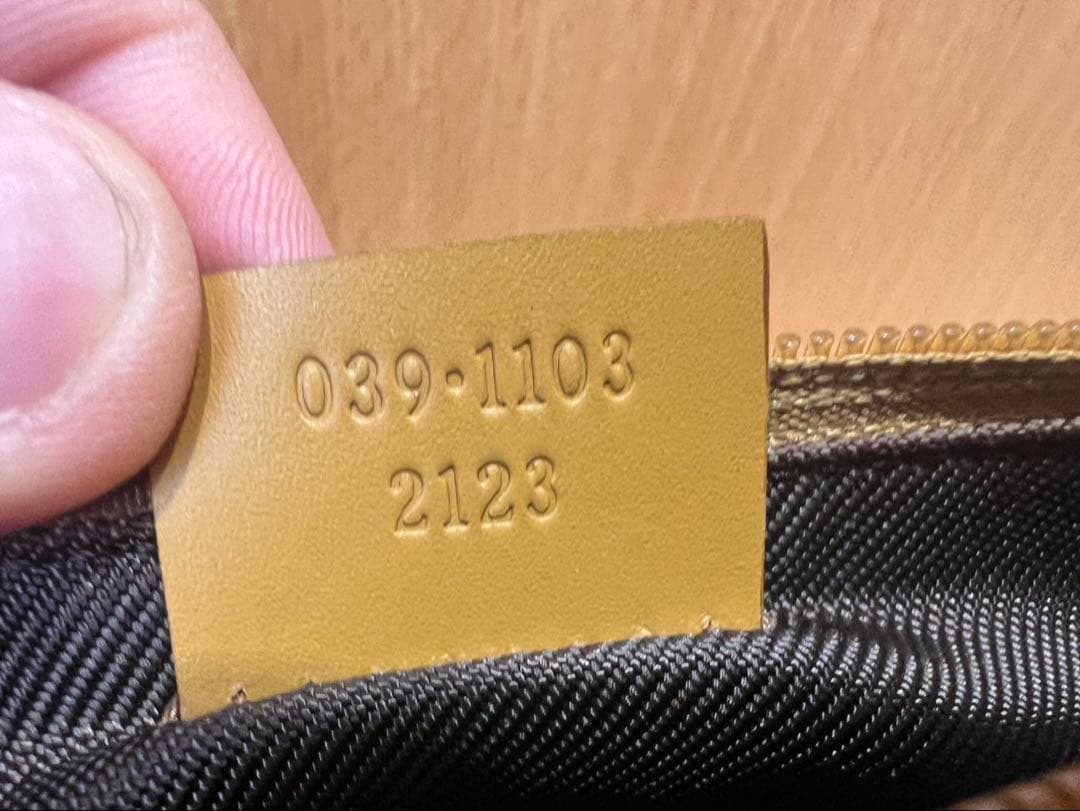 GUCCI グッチ ショルダーポーチ GG柄 キャンバス ベージュ系 シリアル