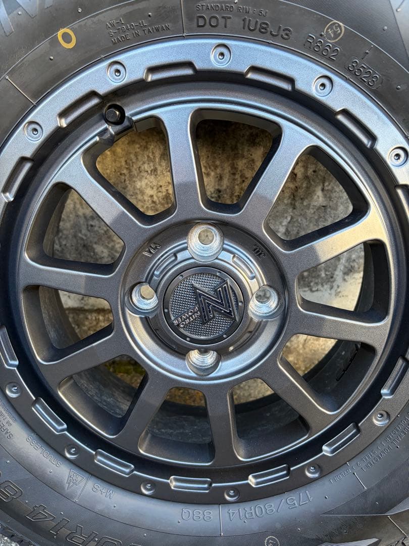 【美品】ナイトロパワー M10 PERSHING 175/80r14スタッドレス