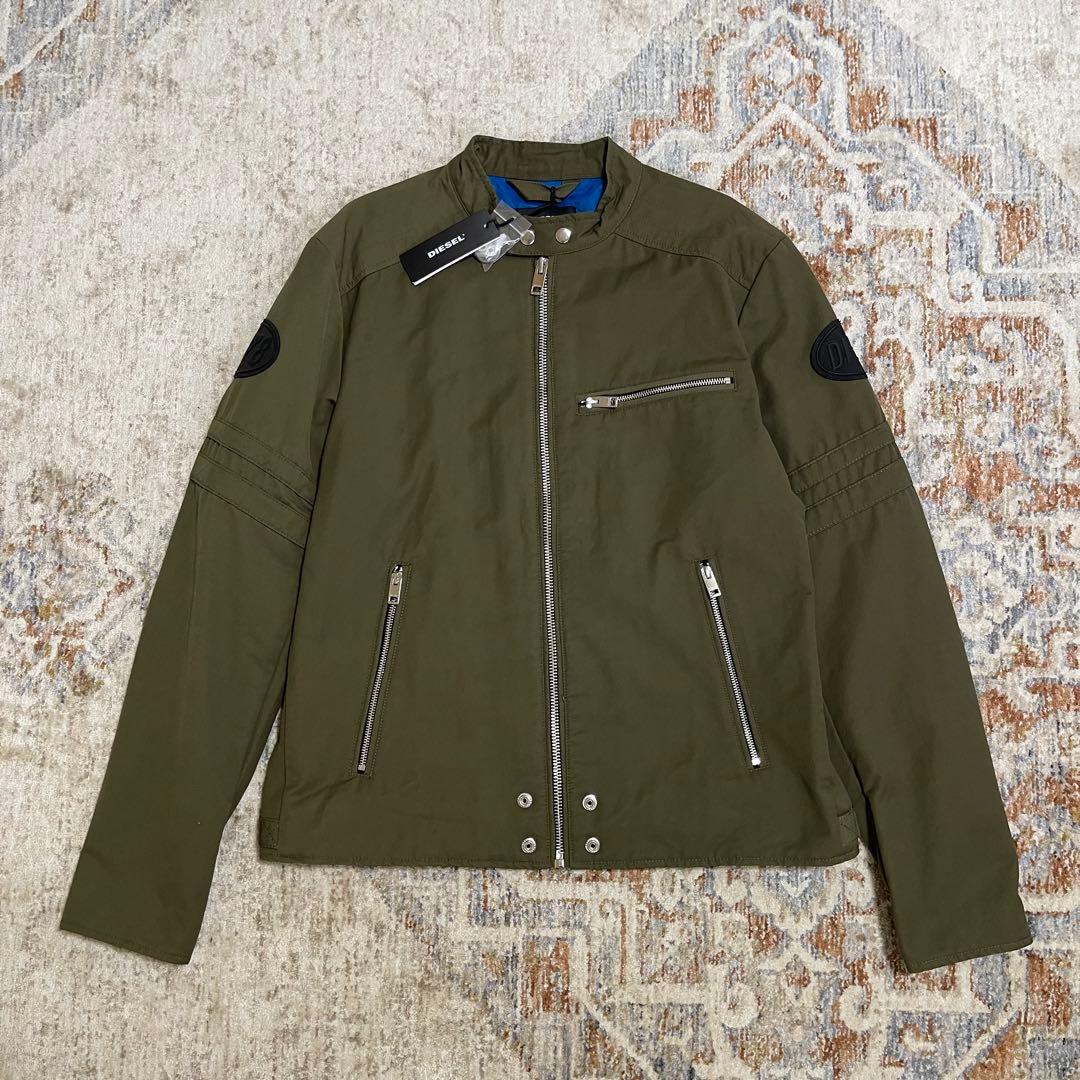 オリーブ色ナイロンジャケット