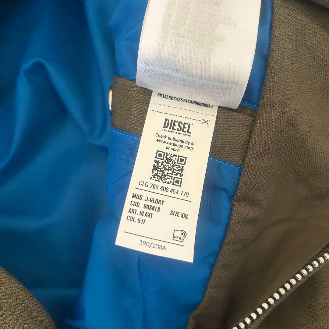 オリーブ色ナイロンジャケット