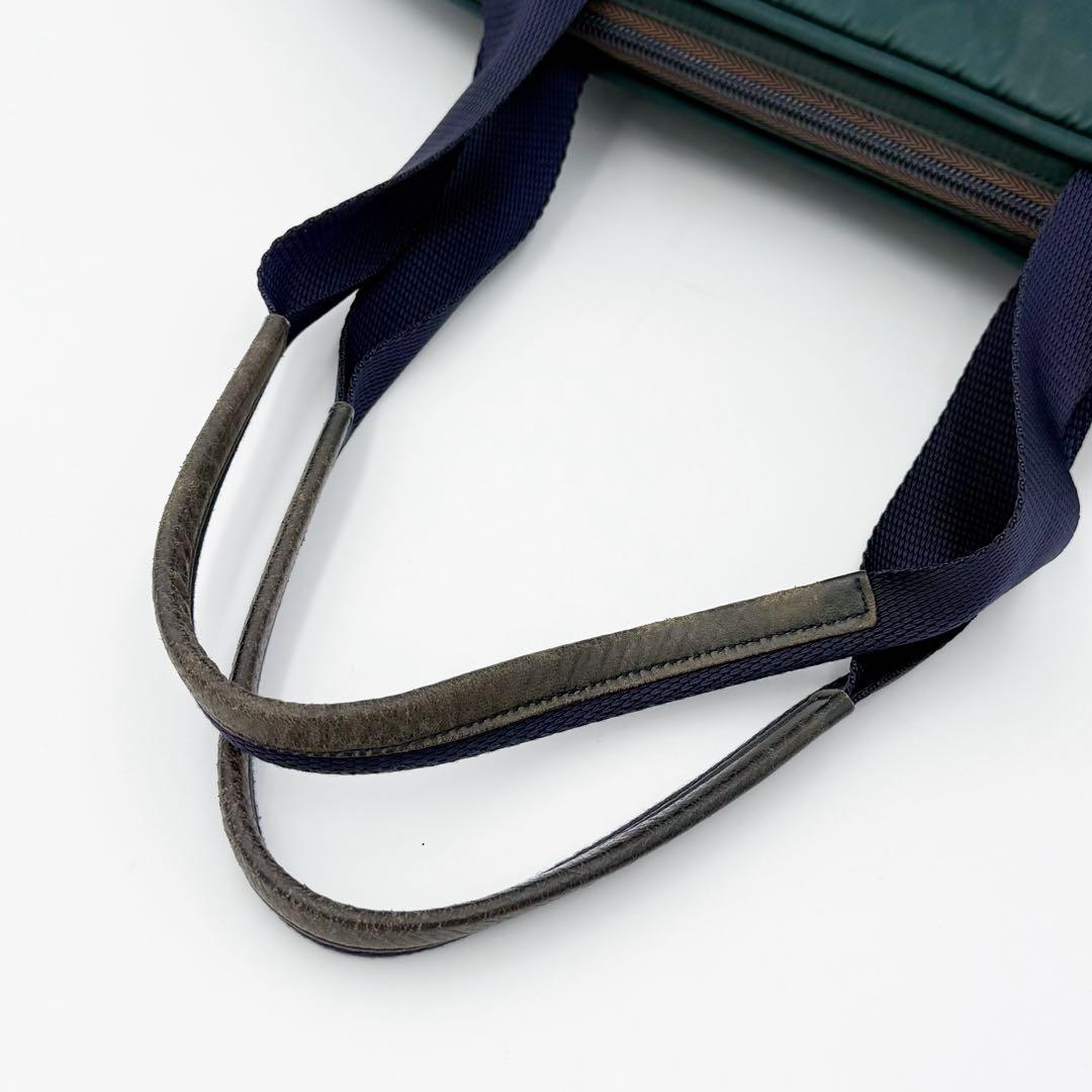 正規品 PRADA ナイロントートバッグ 三角プレート ビジネス 軽量 カーキ