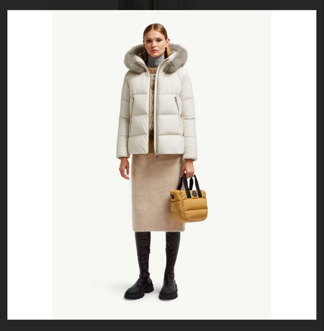 アイボリー ファー付きダウンジャケット