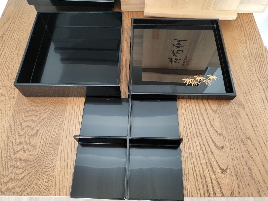 輪島塗 松花堂膳　~5客セット 黒漆器 金彩竹の絵柄付き 桐箱付き