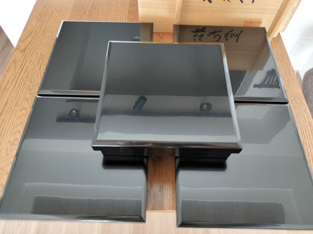 輪島塗 松花堂膳　~5客セット 黒漆器 金彩竹の絵柄付き 桐箱付き